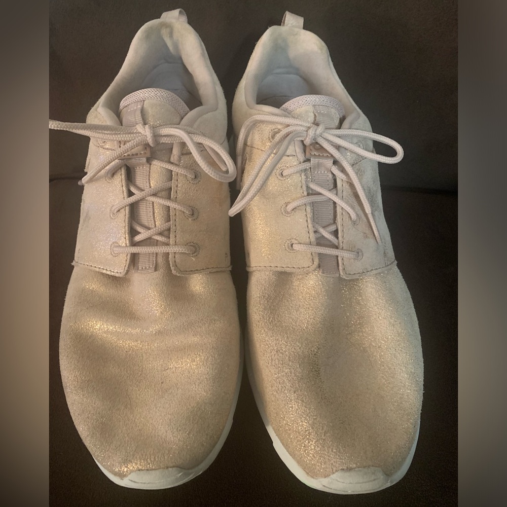 Nike metallic blush sneakers sz 9.5